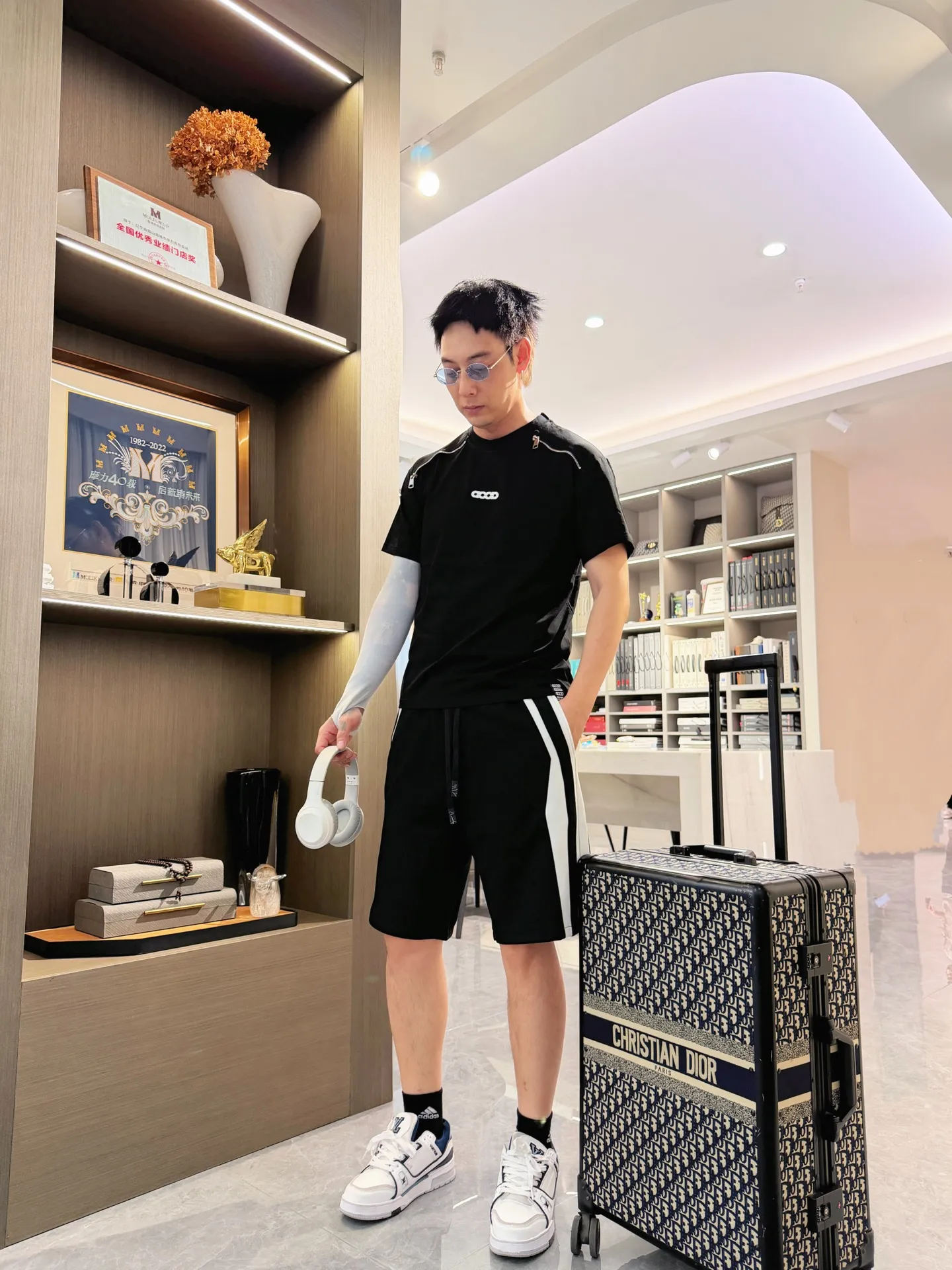 Balenciaga's three-standard complete 2026 summer New Arrival men's casual shorts, advanced custom-made Breathable fabric, Breathable fabric, extremely stretchy and comfortable, impeccable details, top-grade accessories, original logo design concept, delicate and soft feel! The upper body fit is awesome! Size: M-XXXL Please state your height and weight when ordering